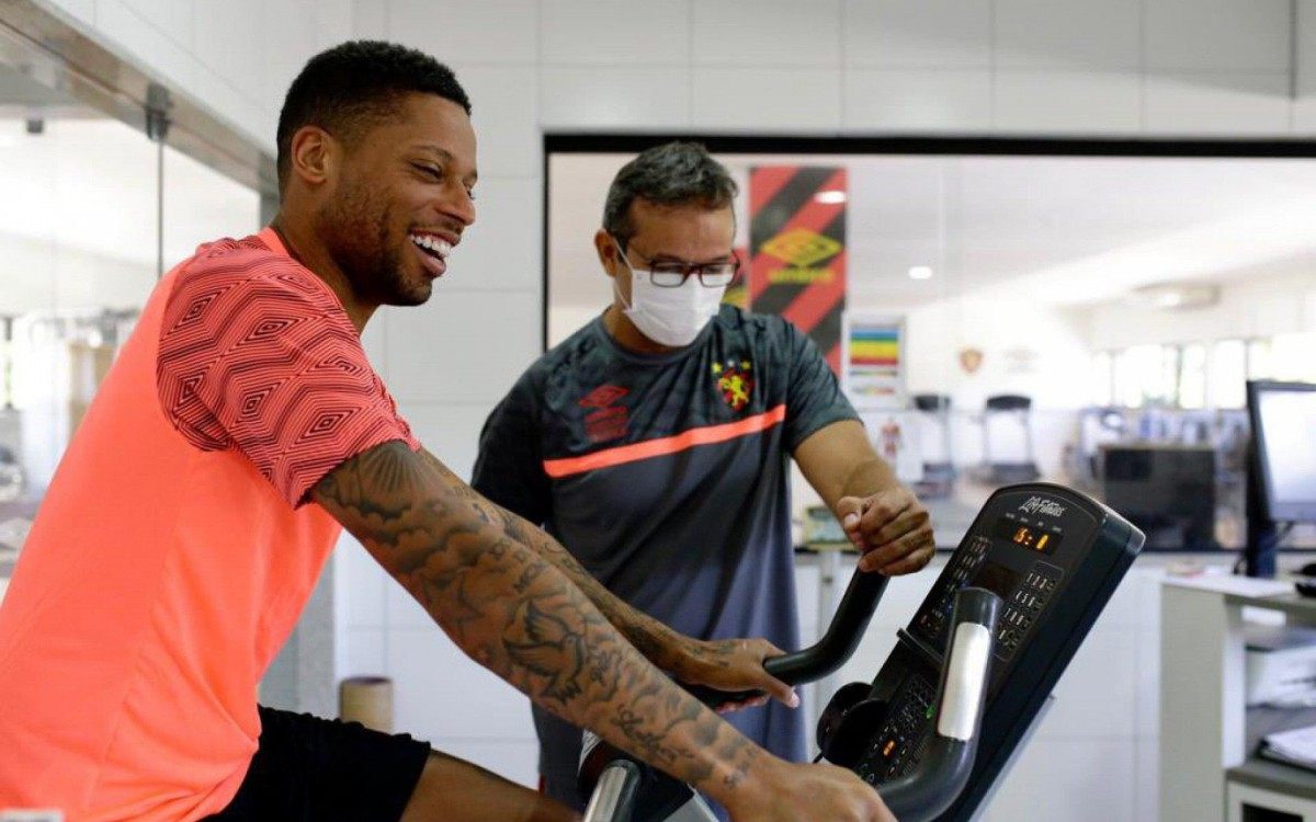 Andr&eacute; fez avalia&ccedil;&otilde;es cl&iacute;nicas e testes f&iacute;sicos no primeiro dia de trabalho no CT do Sport