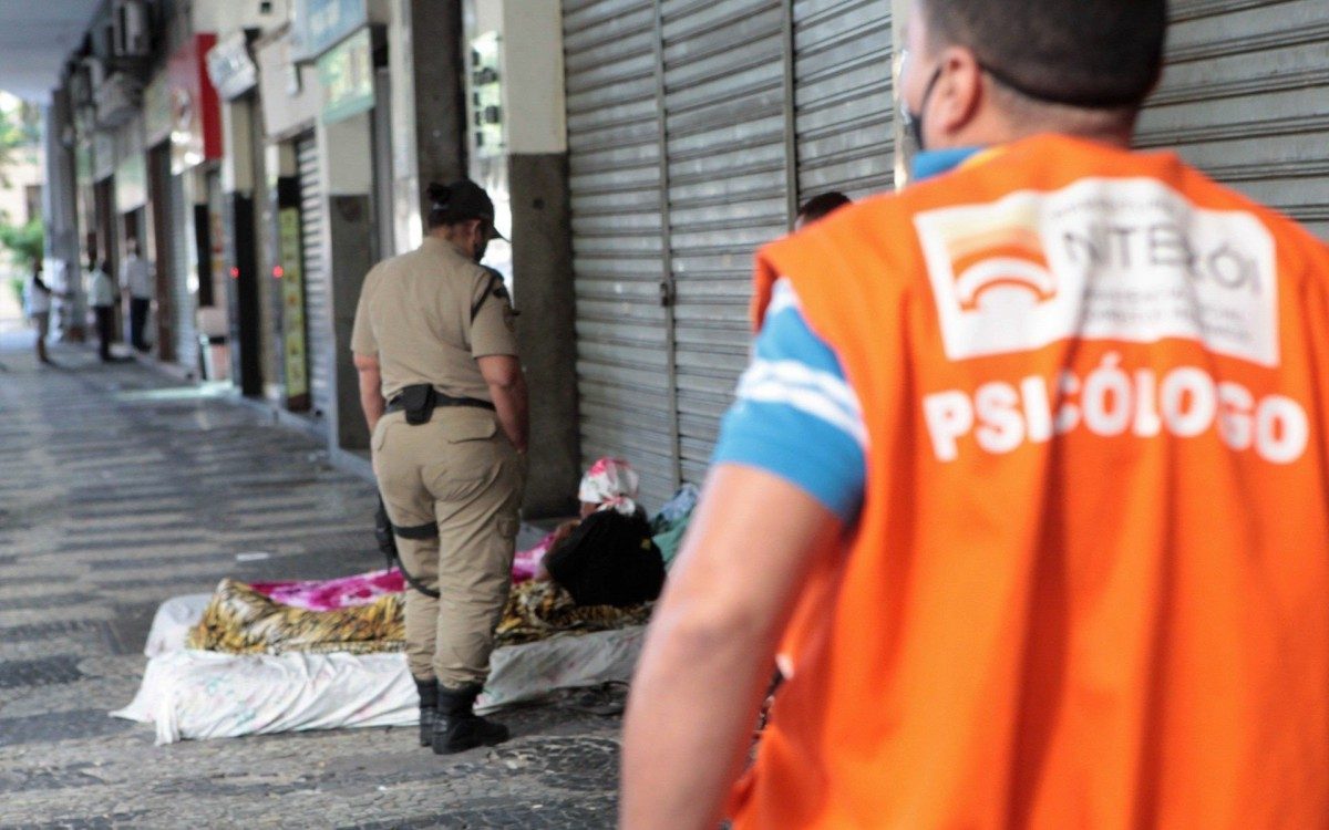 Rede de acolhimento composta por cinco unidades de acolhimento e um hotel social que totalizam 240 vagas