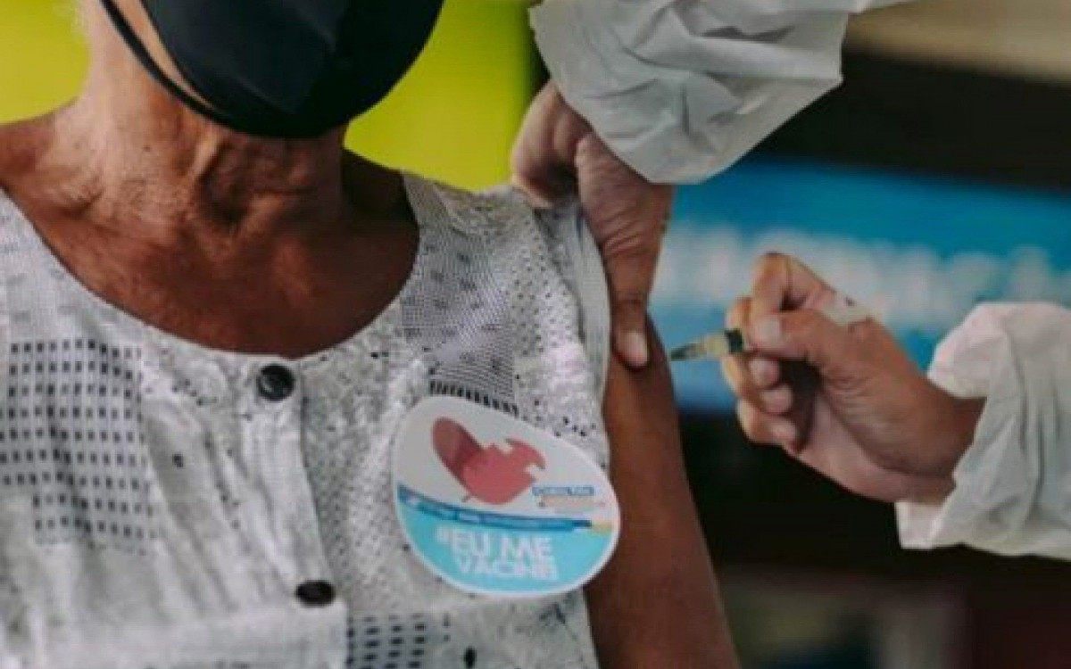 A aplicação da vacina acontecerá das 10h às 16h, no Ginásio Poliesportivo João Augusto Teixeira (Rua Marimbá, s/n), bairro Santo Antônio. 