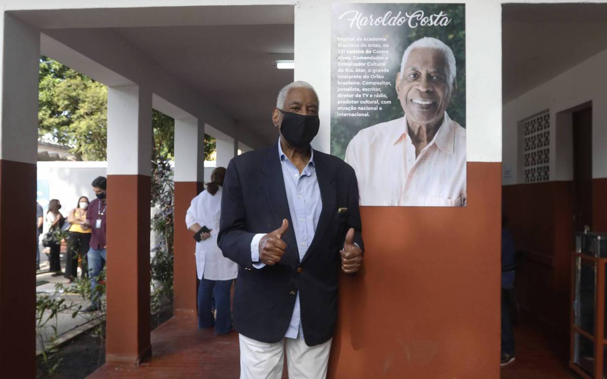 Geral -  Entrega de Unidade de Reinser&ccedil;ao Social na Taquara, zona oeste do Rio, que passa a ser chamar Haroldo Costa. No local, inicia tambem a vacina&ccedil;ao contra a Covid-19 de moradores de rua que utilizam o espa&ccedil;o. Na foto, Haroldo Costa, homenageado do dia.