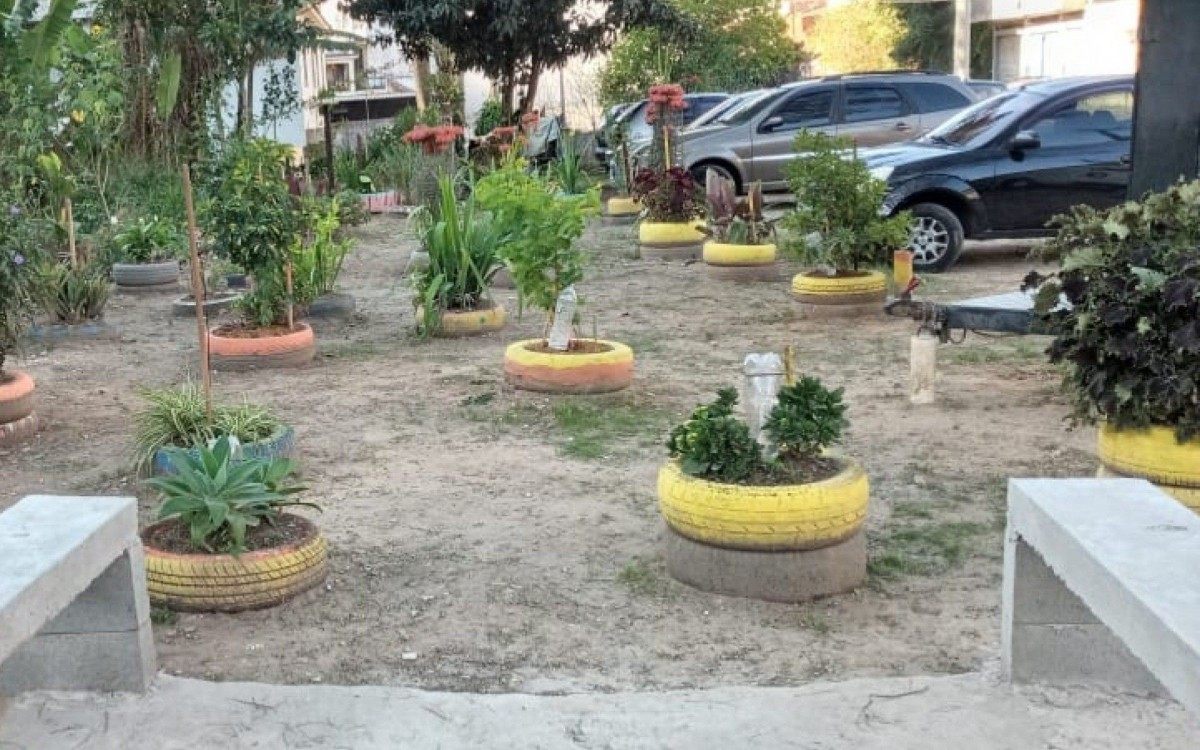 Moradores construiram pracinha em &aacute;rea que era usada para descarte ilegal de lixo