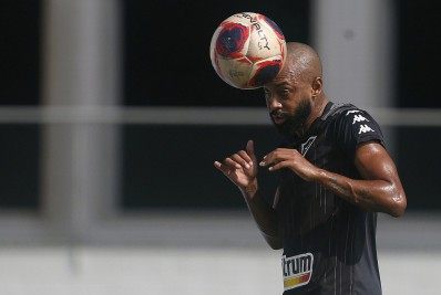 Chay é regularizado e pode jogar a estreia do Botafogo na Série B