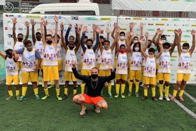 MC Guimê visita São Gonçalo e se encanta com projeto social