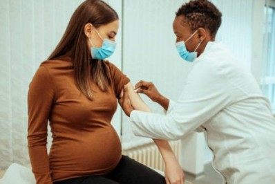 Gestantes e puérperas com comorbidades são vacinadas por meio de agendamento em Cabo Frio