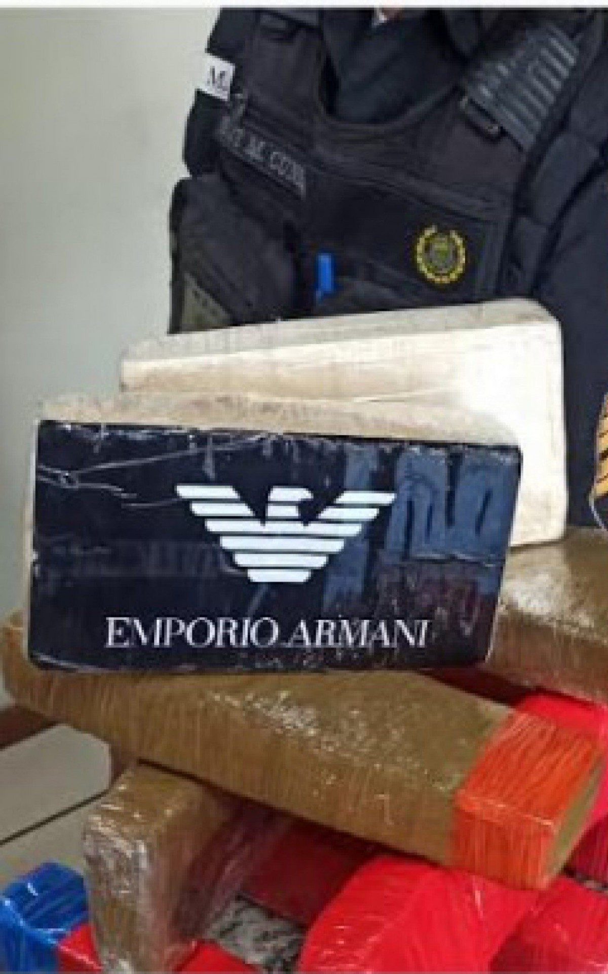 Policiais do DPO da divisa encontraram coca&iacute;na e maconha em um carro.