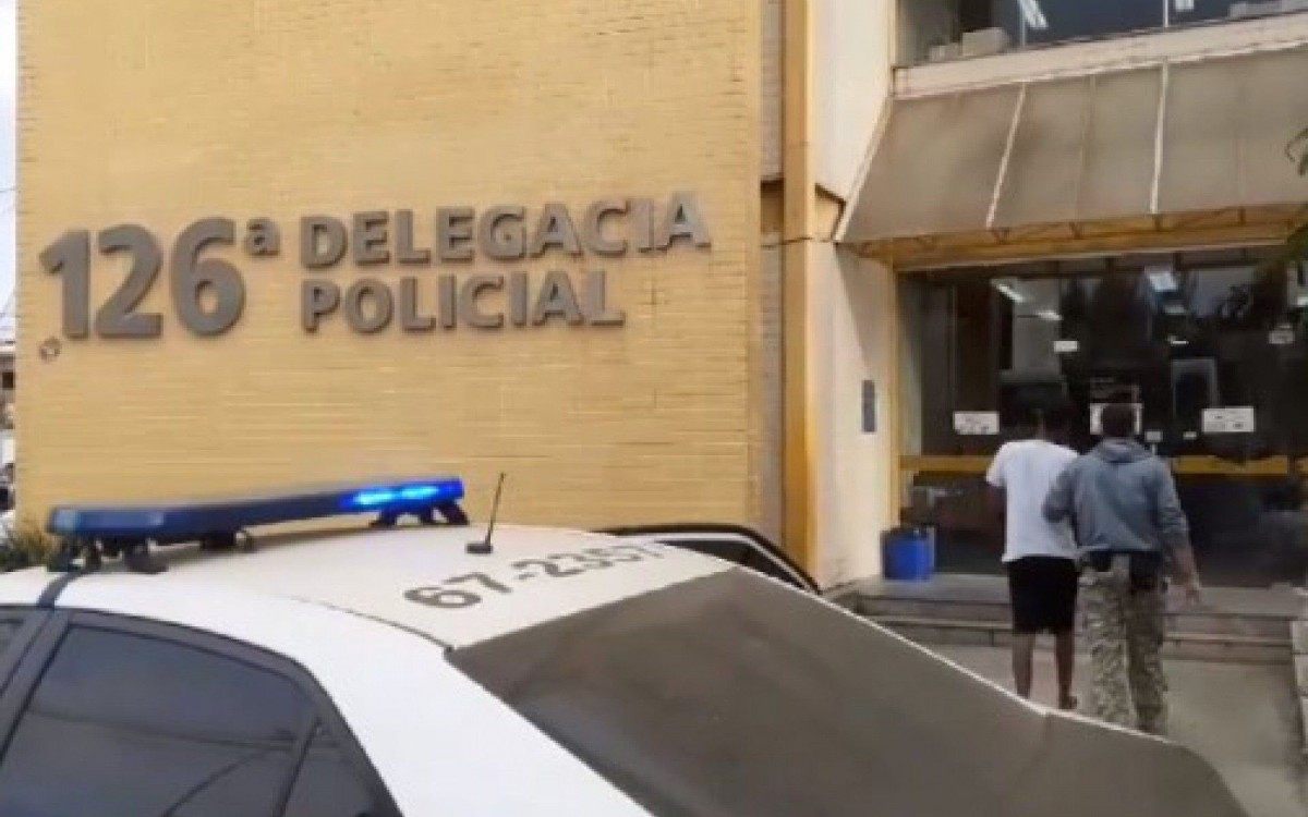 Policiais civis da 126 DP capturaram um homem em cumprimento a mandado de prisão preventiva