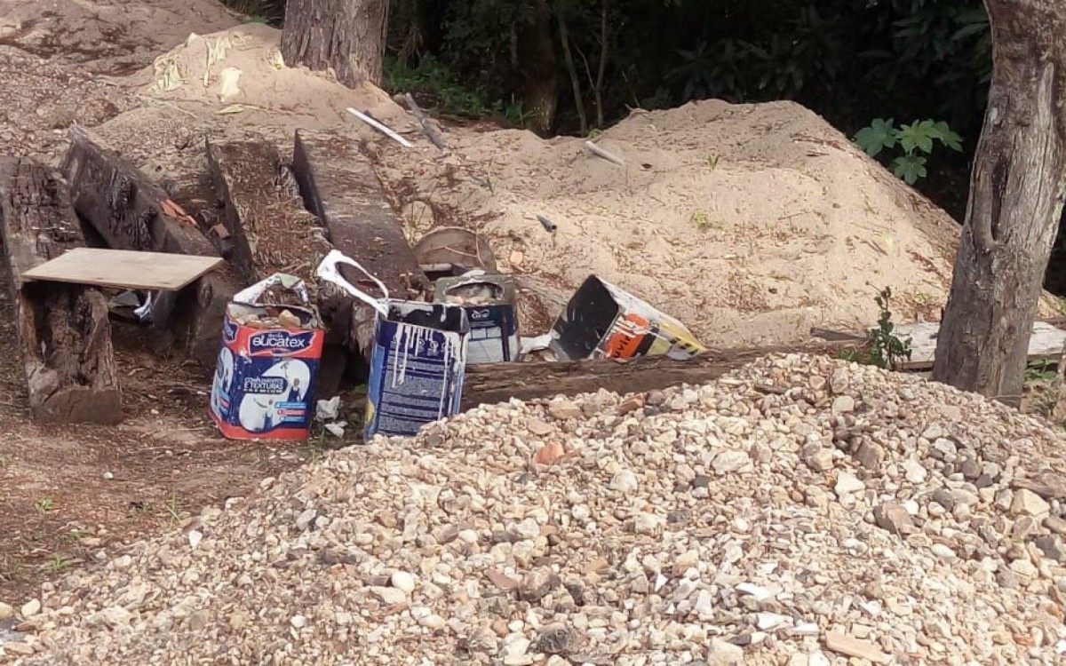 Guarda Municipal detém suspeitos de extrair areia em córrego próximo ao Zoo-VR - Divulgação