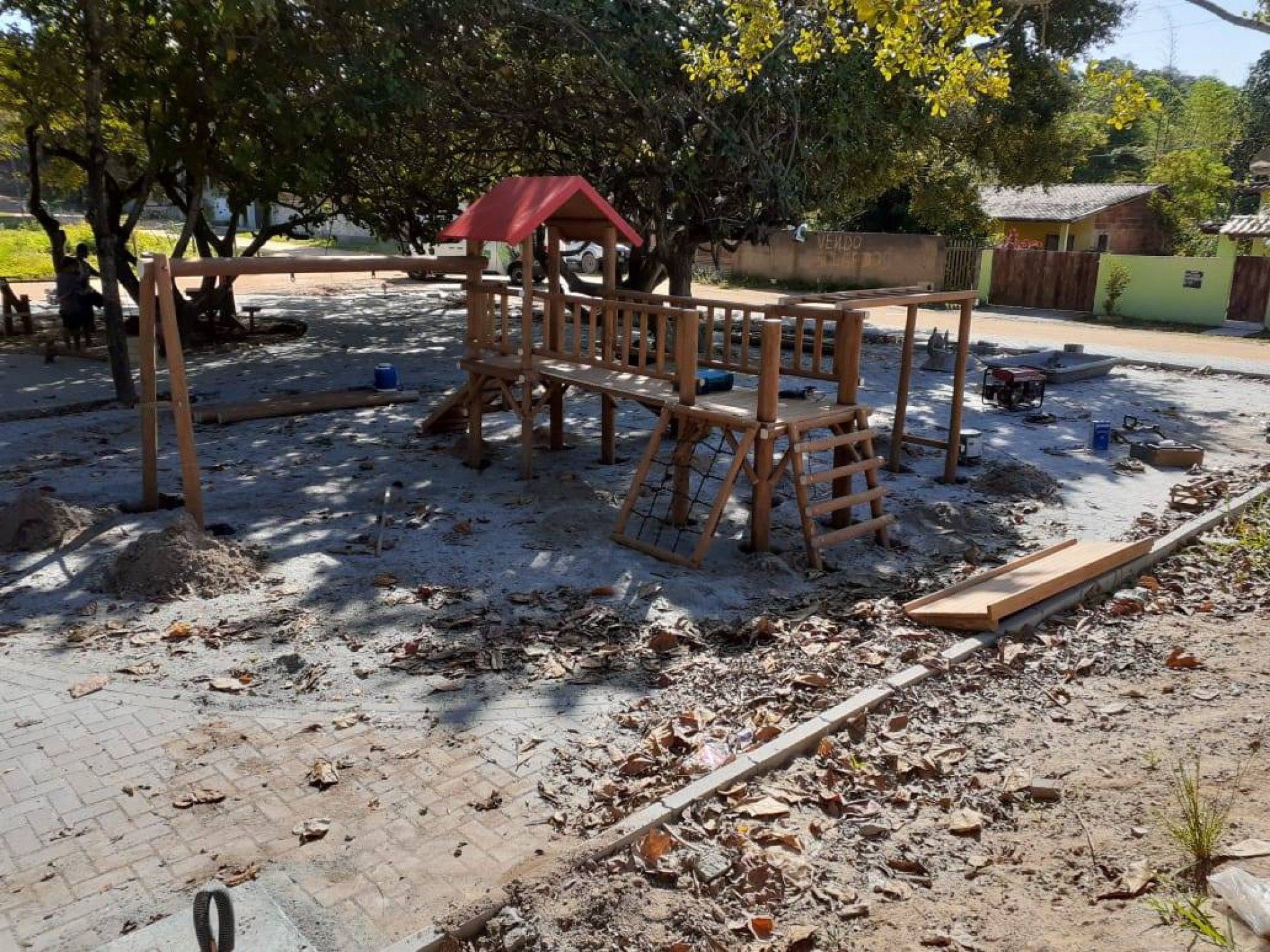 Pra&ccedil;a em Saquarema recebe equipamentos de lazer