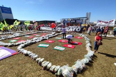 Movimentos sindicais realizam ato no Congresso pela volta do auxílio a R$ 600