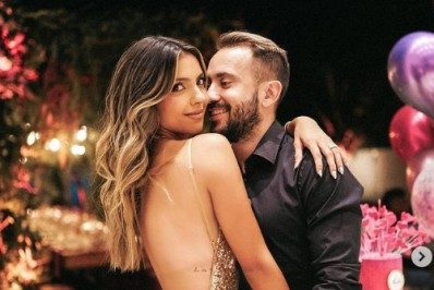 Esposa de jogador do Flamengo faz festa e companheiros marcam presença