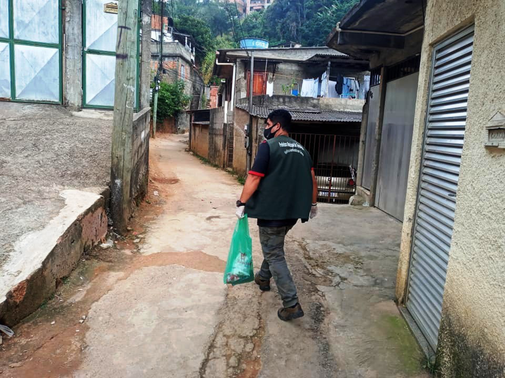 Bairros de Teres&oacute;polis recebem a&ccedil;&atilde;o de desratiza&ccedil;&atilde;o da Vigil&acirc;ncia Ambiental