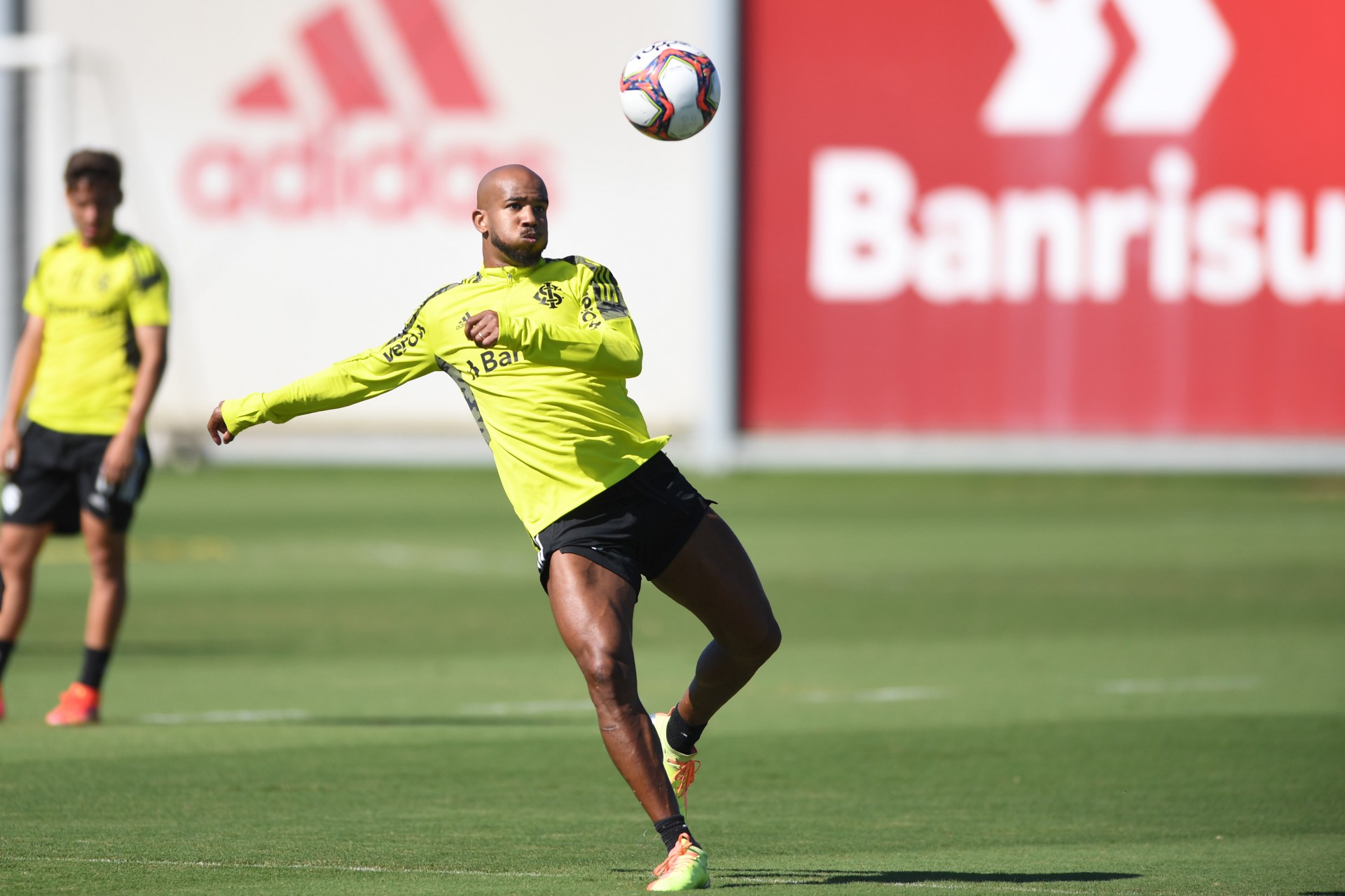 'Esquecido' no Rio, Patrick acerta renovação com o Internacional até 2023