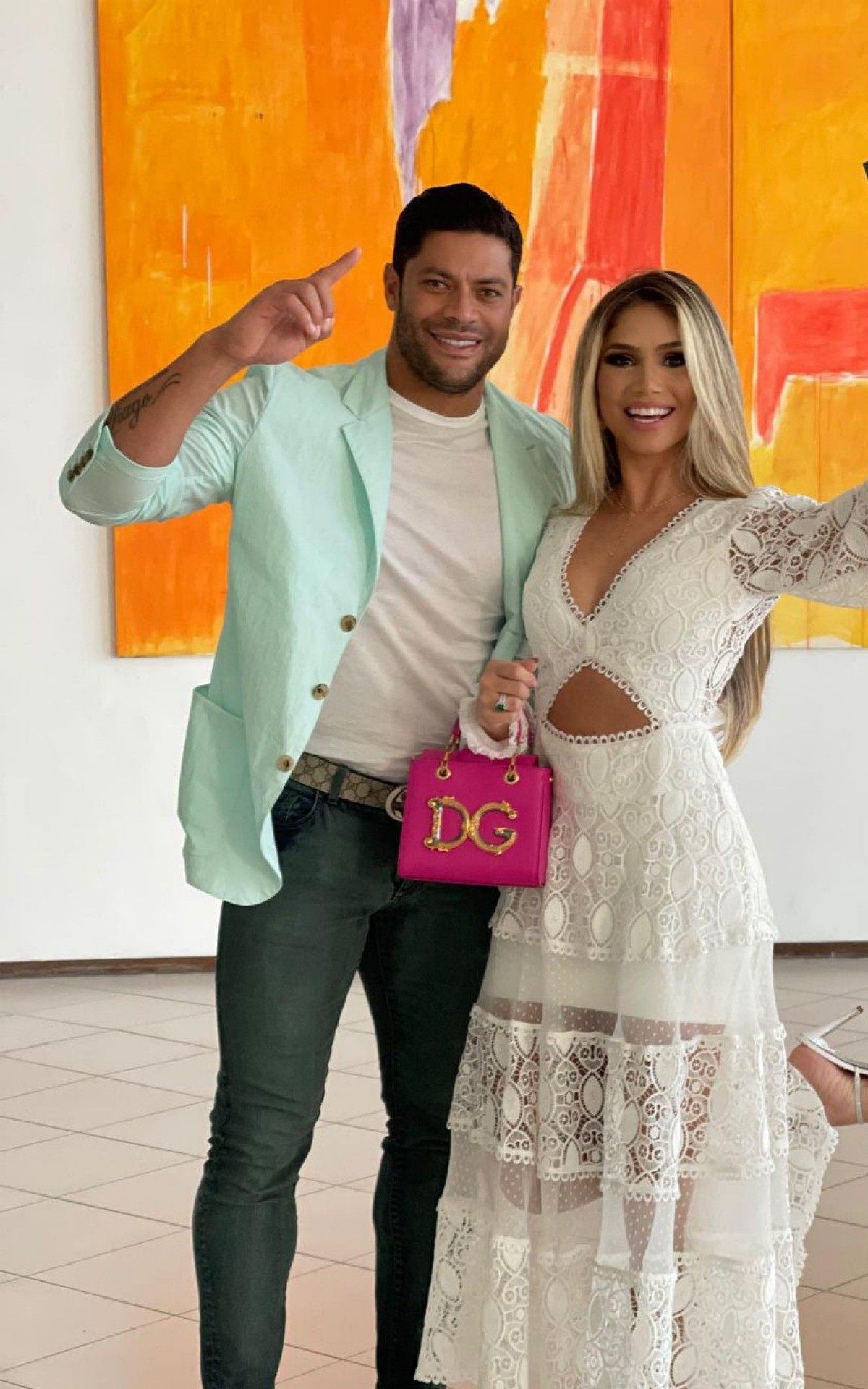 Hulk comemora a formatura da mulher, Camila &Acirc;ngelo