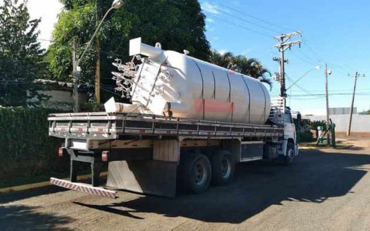 Chegada de novo cilindro para oxig&ecirc;nio.