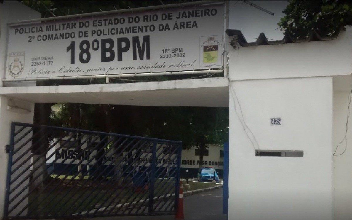 Equipes do 18º BPM (Jacarepaguá) estiveram no local