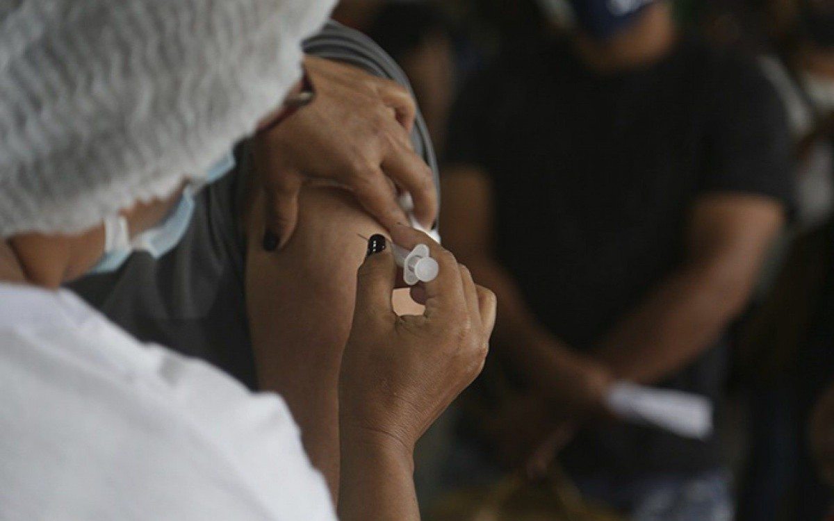 S&oacute; as gr&aacute;vidas e pu&eacute;rperas t&ecirc;m exclusividade para tomar a Pfizer, s&oacute; dispon&iacute;vel no Polo Sanit&aacute;rio H&eacute;lio Cruz, em Alc&acirc;ntara