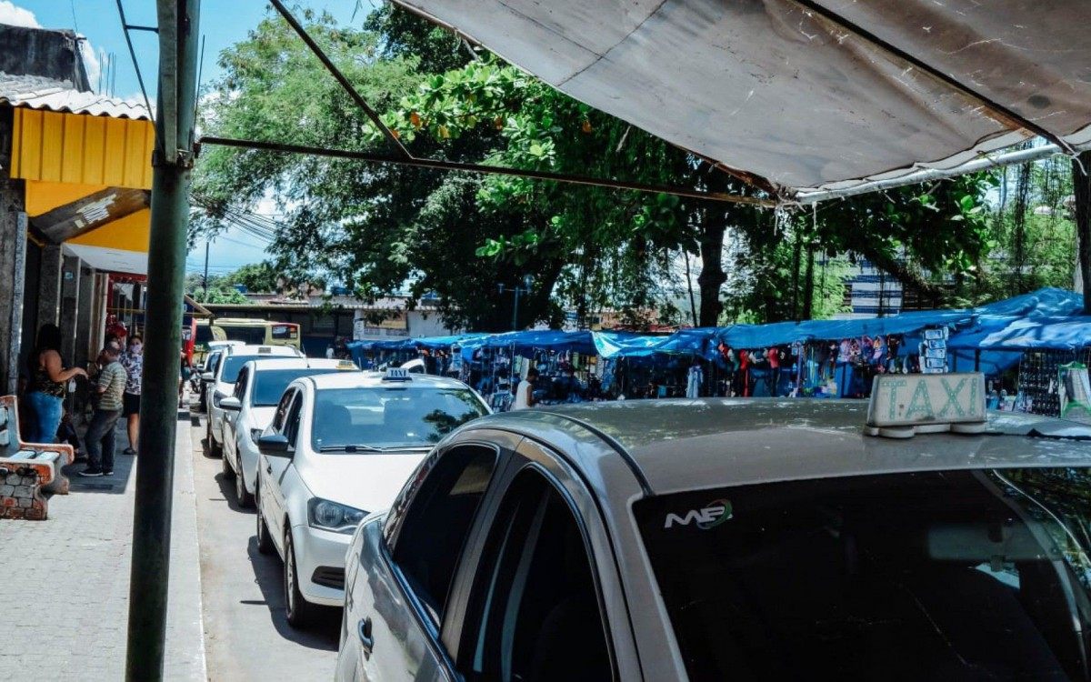 Termina na próxima segunda (31) prazo final para vistoria de táxis em Magé. Taxistas que não comparecerem estarão sujeitos a sanções previstas em lei.



