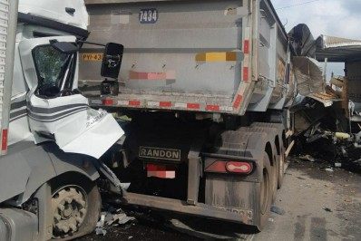 Caminhoneiro morre em acidente na BR-393, em Vassouras
