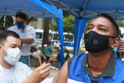 Rio entra em contagem regressiva para fim de vacinação dos grupos prioritários