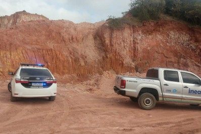 Operação policial interdita extração irregular mineral em Cabo Frio