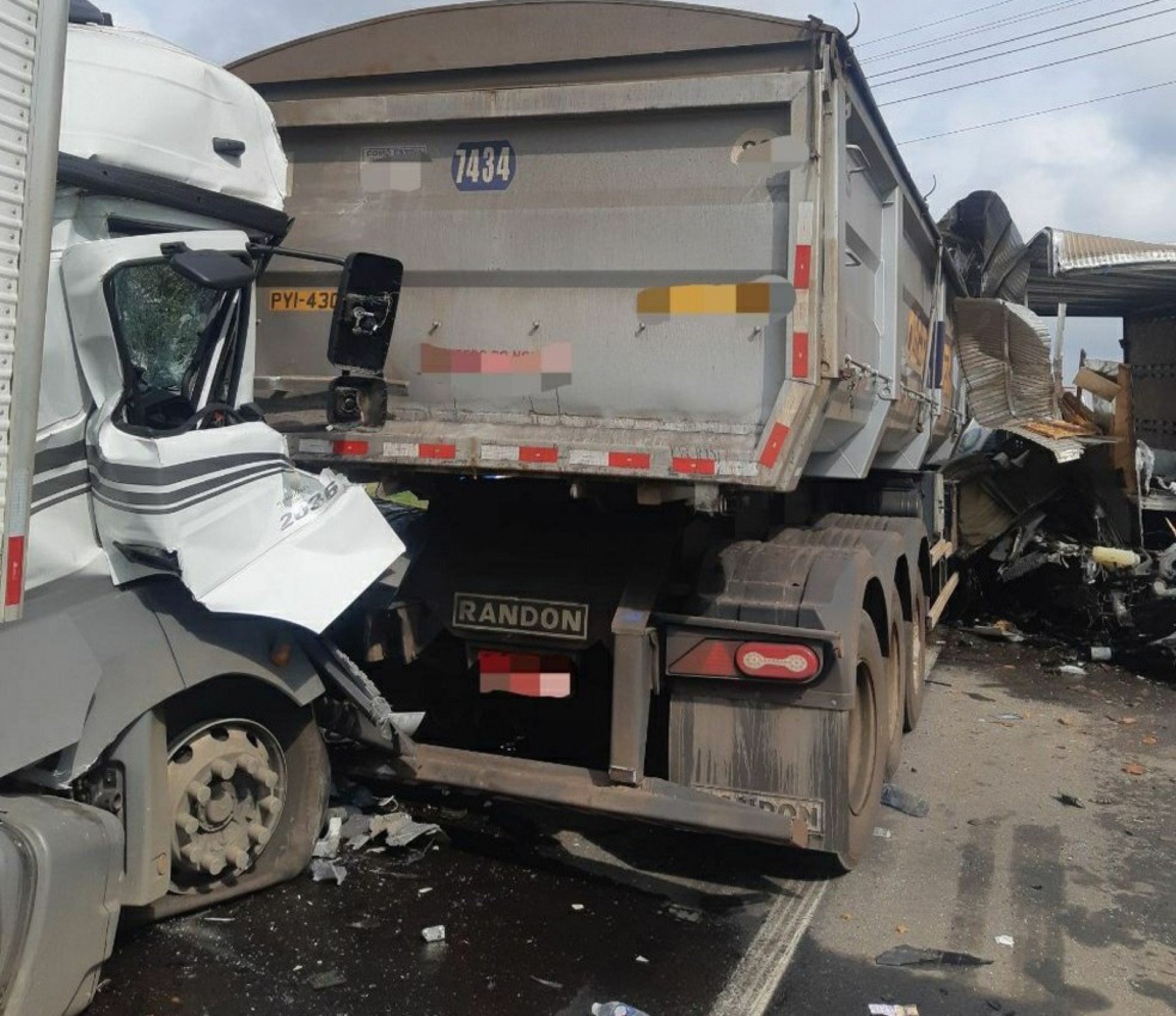 Caminhoneiro morre em acidente na BR-393, em Vassouras