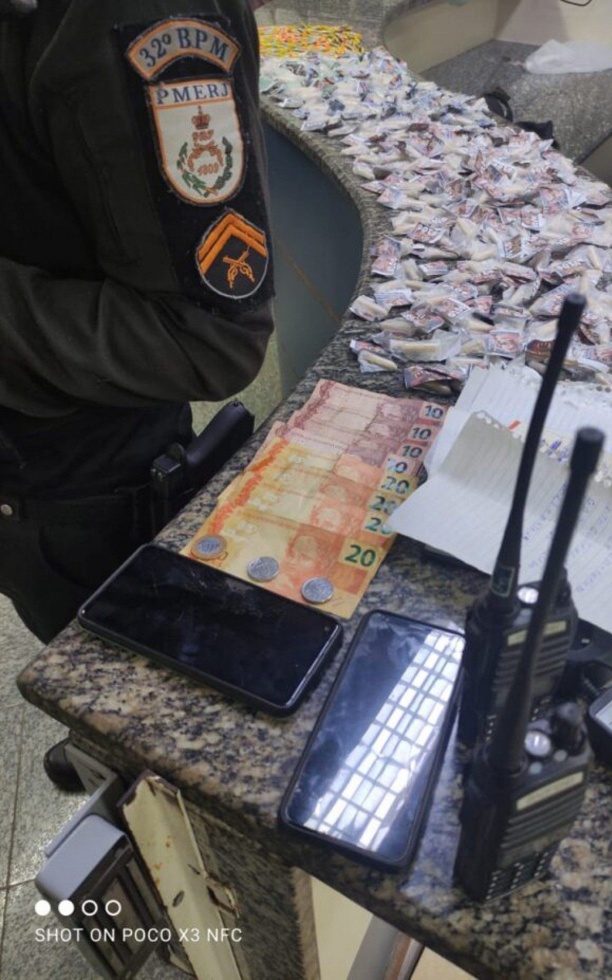 O material foi encaminhado para a 128&ordf; DP, local para onde os envolvidos foram levados e permaneceram presos