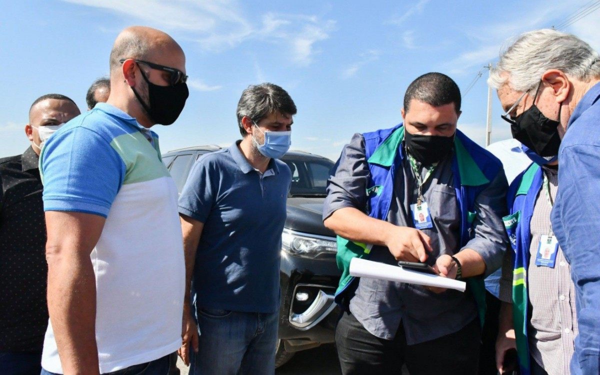 Reuni&atilde;o entre representantes pol&iacute;ticos municipais e estaduais