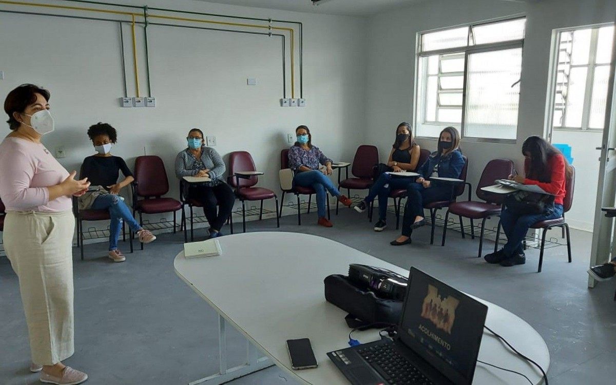 Policl&iacute;nica da Mulher oferece forma&ccedil;&atilde;o em atendimento para recepcionistas