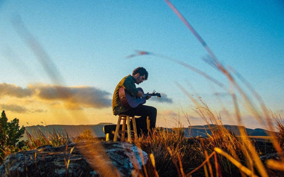 Bryan Behr lan&ccedil;a clipe de &rsquo;Devagar&rsquo;