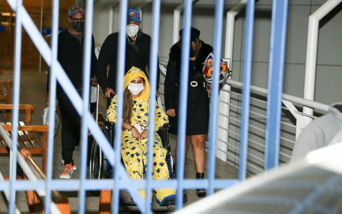 Lexa recebe alta do hospital ap&Atilde;&sup3;s passar por cirurgia de emerg&Atilde;&ordf;ncia