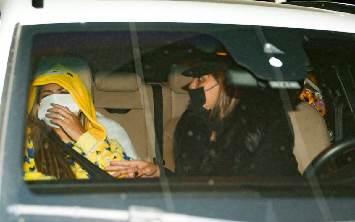 Lexa recebe alta do hospital ap&oacute;s passar por cirurgia de emerg&ecirc;ncia