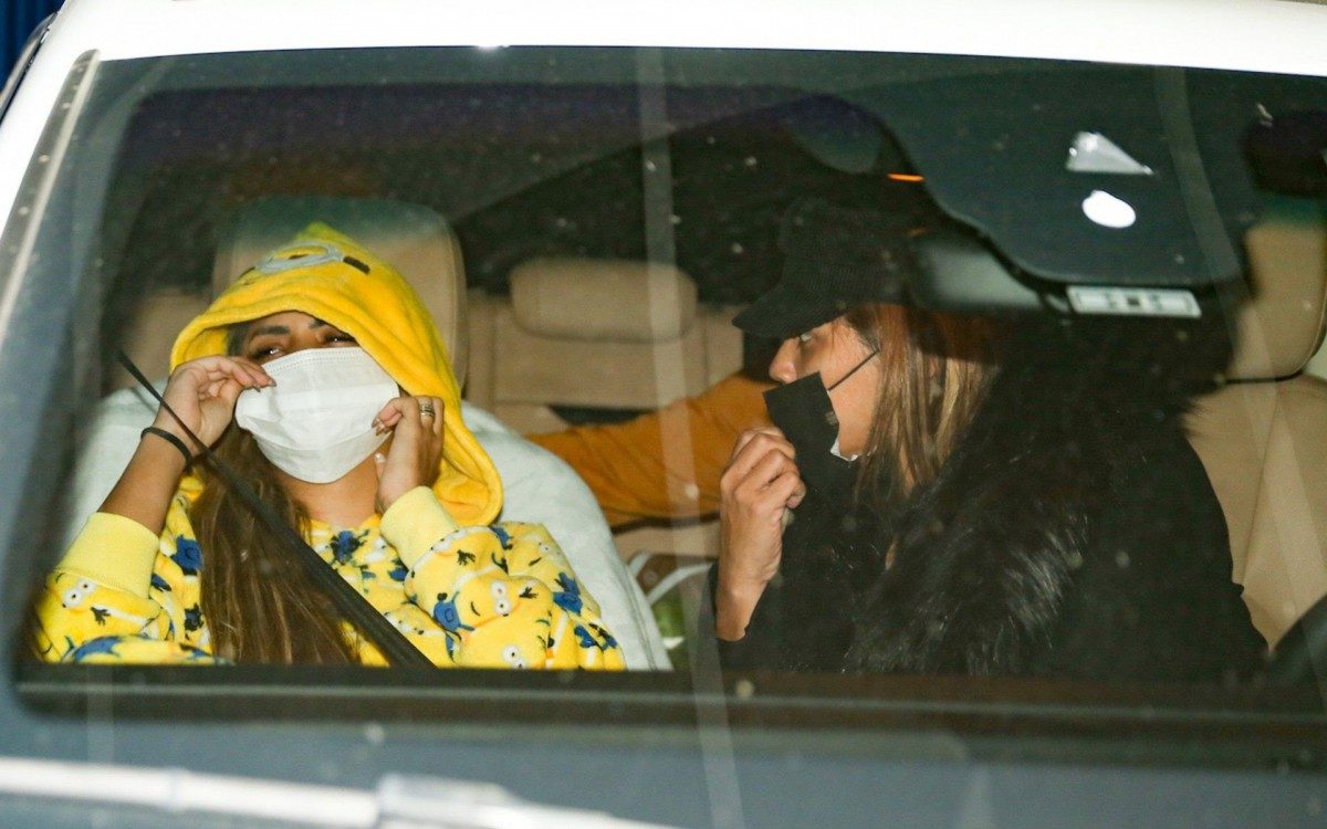 Lexa recebe alta do hospital ap&oacute;s passar por cirurgia de emerg&ecirc;ncia