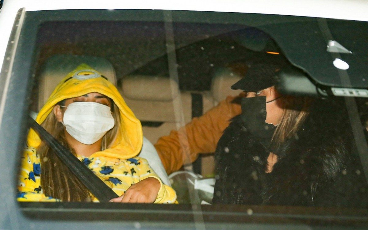 Lexa recebe alta do hospital ap&oacute;s passar por cirurgia de emerg&ecirc;ncia