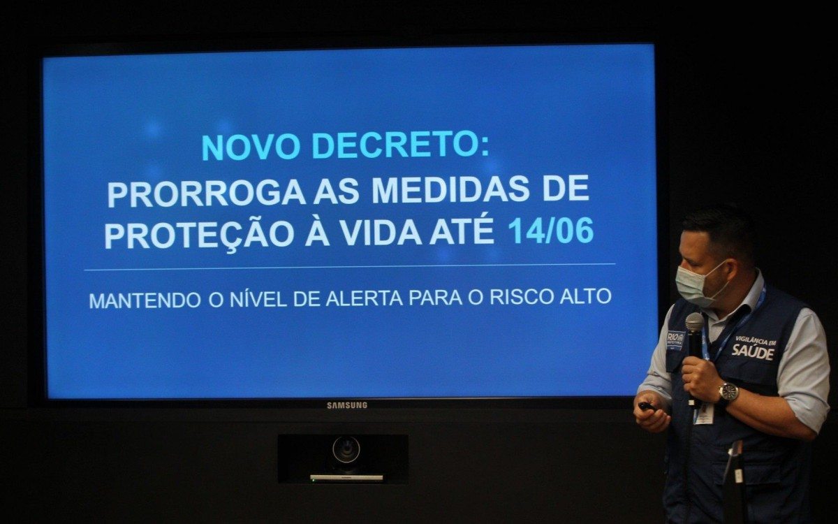 Secretário de Saúde, Daniel Sorans divulga o boletim epidemiológico no Centro de Operações Rio.Na foto, o Superintendente de Vigilância en Saúde, Marcio Garcia.  - Estefan Radovicz / Agencia O Dia