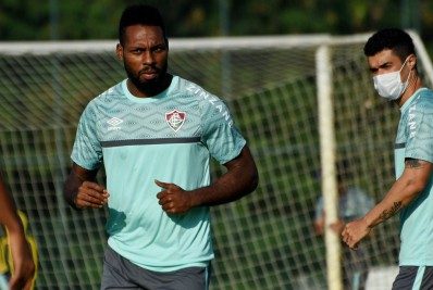 Luccas Claro celebra retorno de Nino: 'Melhor zagueiro atuando no Brasil'