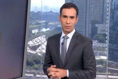 Ao vivo, Cesar Tralli leva bronca em telejornal e fica sem graça