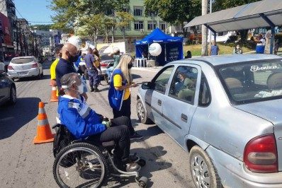 Blitz chama atenção para educação no trânsito