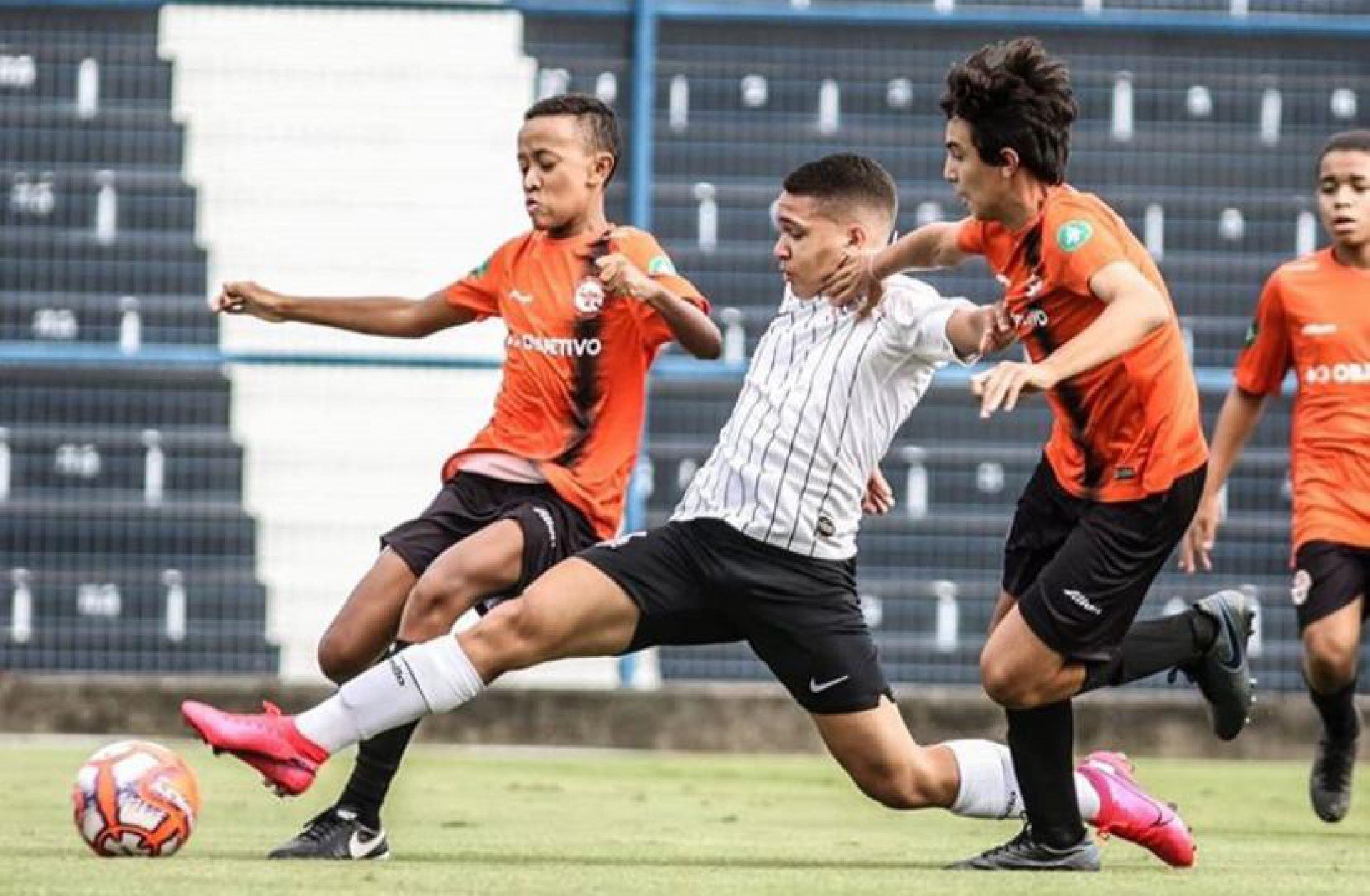 CS:GO: Danilo Avelar, do Corinthians, é banido por cometer ato