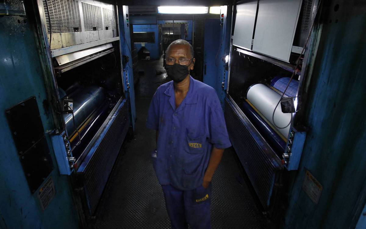 Rio de Janeiro 28/05/2021 - ESPECIAL 70 ANOS - O funcion&aacute;rio Abelado Silva Filho. Foto: Luciano Belford/Agencia O Dia