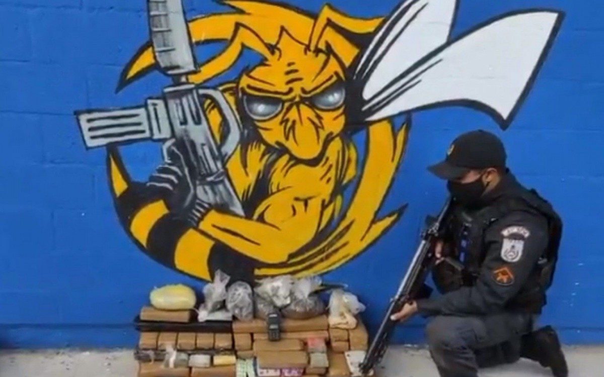 PM apreende grande quantidade de drogas em Realengo