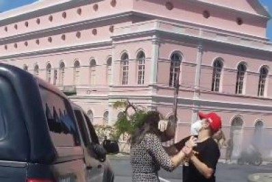 Vídeo: repressão policial encerra protesto contra Bolsonaro no Recife; vereadora do PT é agredida