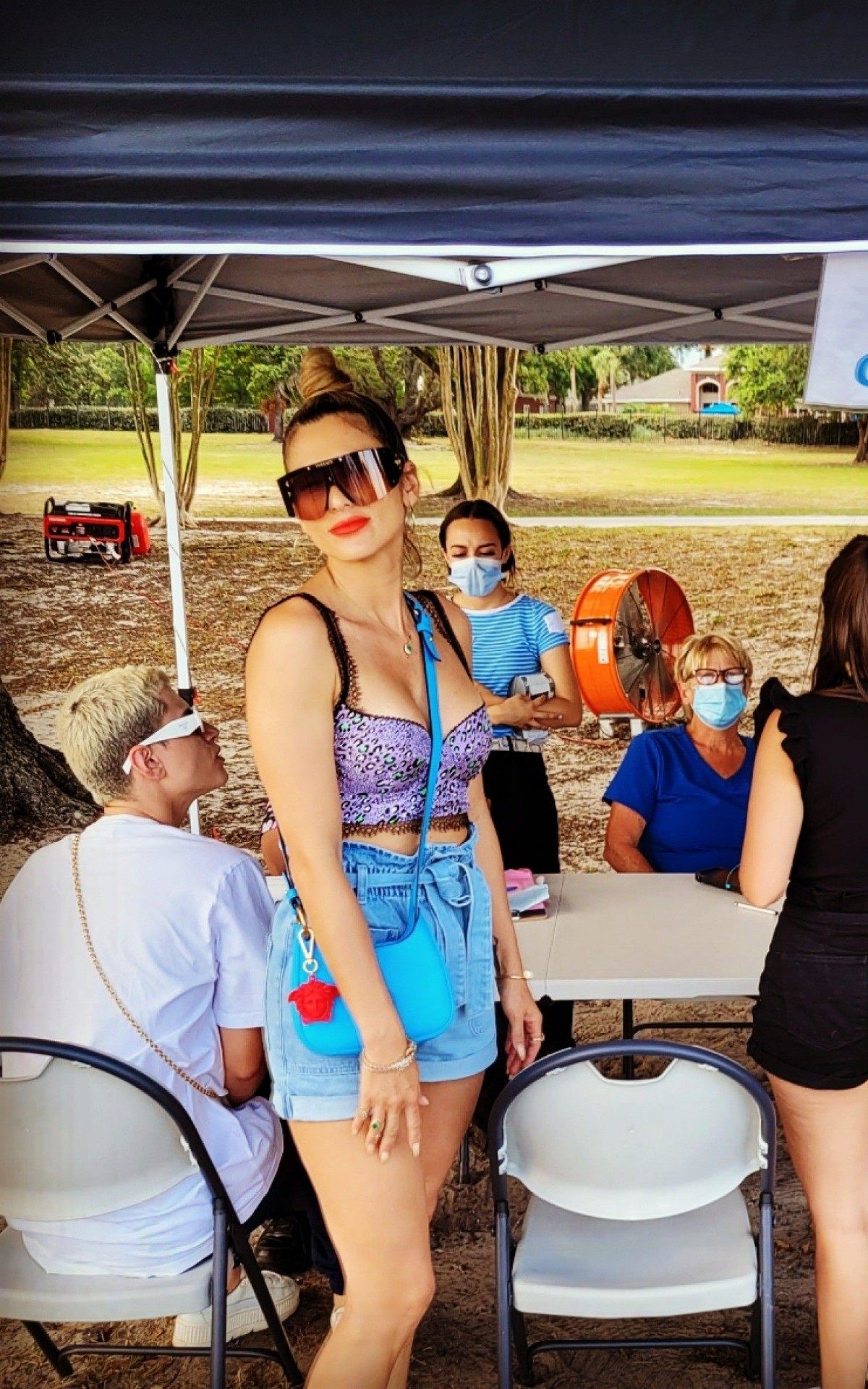 L&iacute;via Andrade se vacina nos EUA