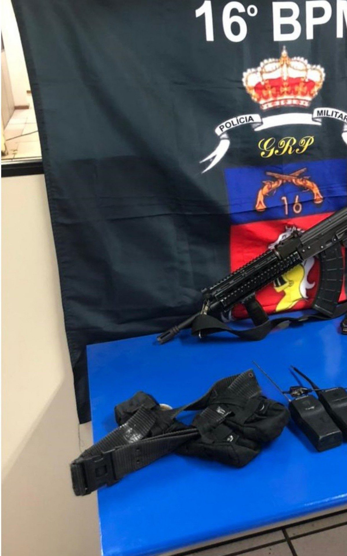 Com o vagabundo os papa mykes apreenderam um fuzil municiado