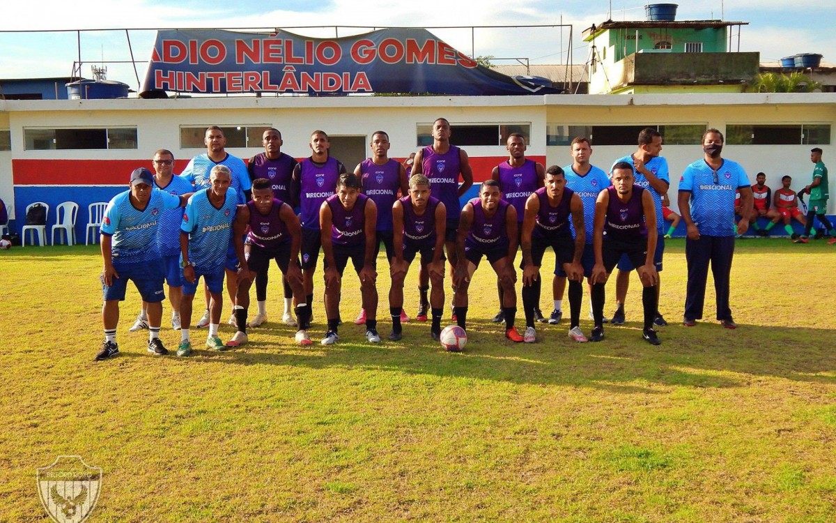 Equipe do SE Belford Roxo posada antes do amistoso