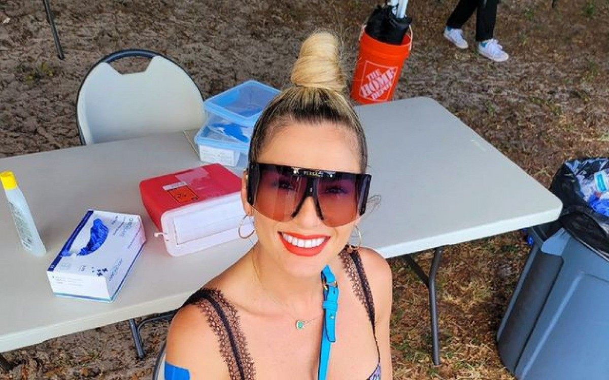 L&iacute;via Andrade