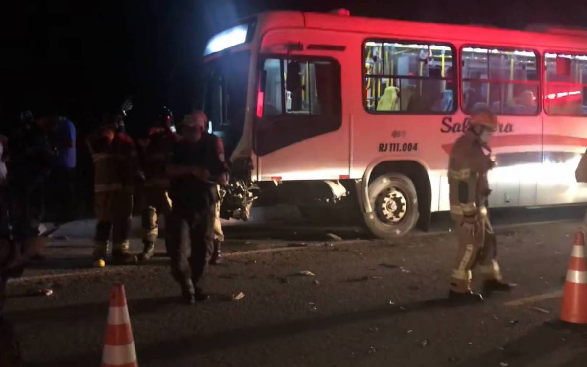 Passageiros do ônibus saíram ilesos