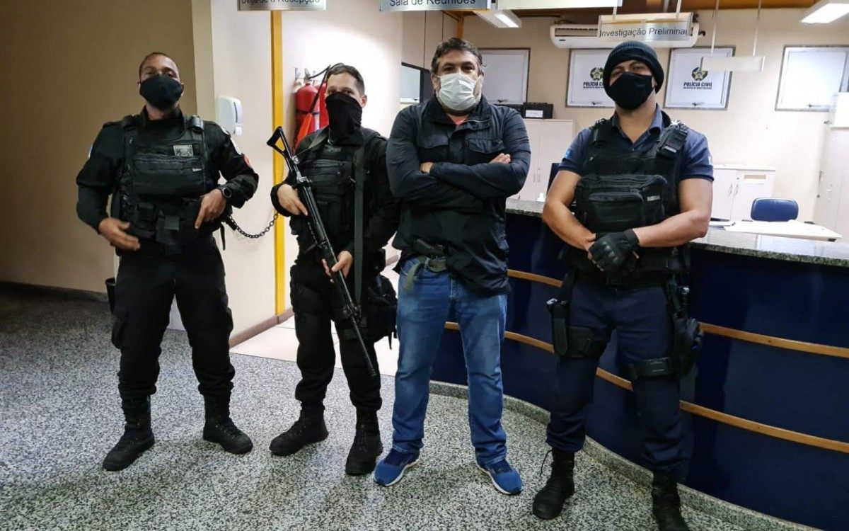 Rec&eacute;m-nascido abandonado no lixo