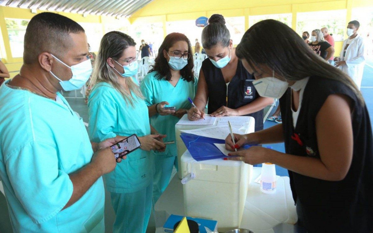 Profissionais da educa&ccedil;&atilde;o ser&atilde;o vacinados a partir desta segunda-feira (30)