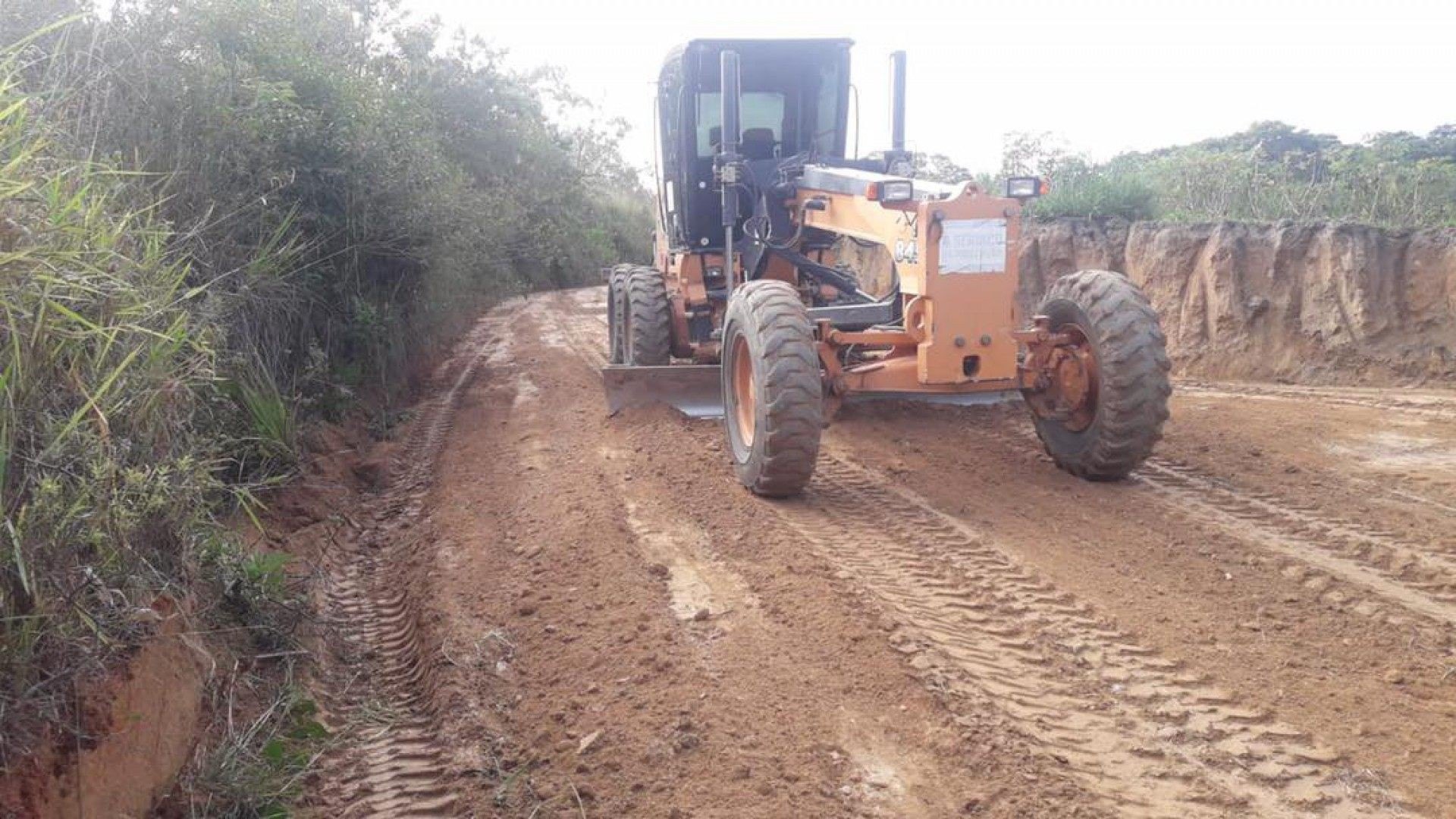 Estrada que liga Saquarema e Rio Bonito recebe manutenção