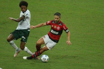 Comentarista critica torcedores do Flamengo por ataques a Diego: 'Ingratidão profunda'